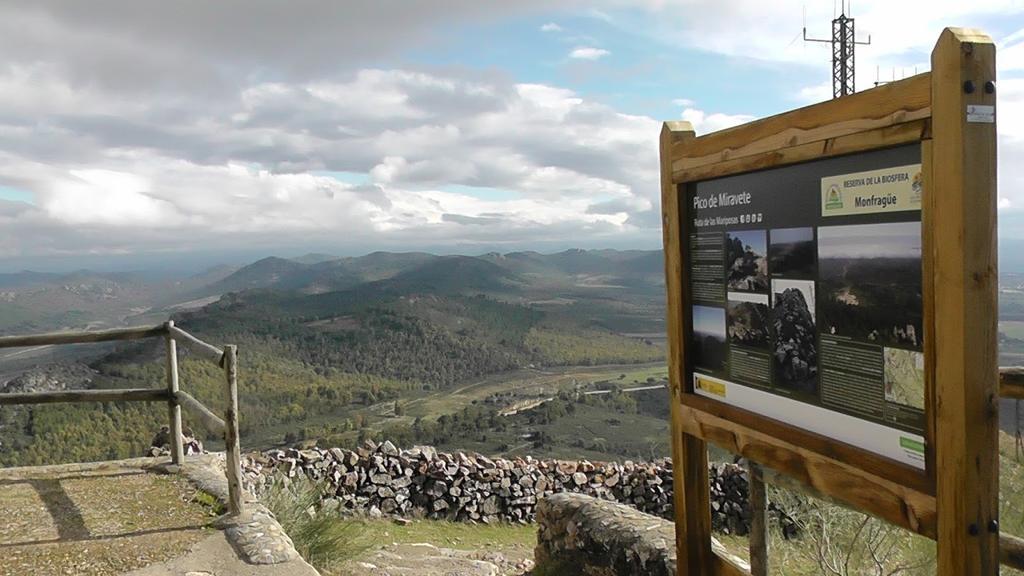 Casas de Miravete Los Montes 게스트하우스 외부 사진